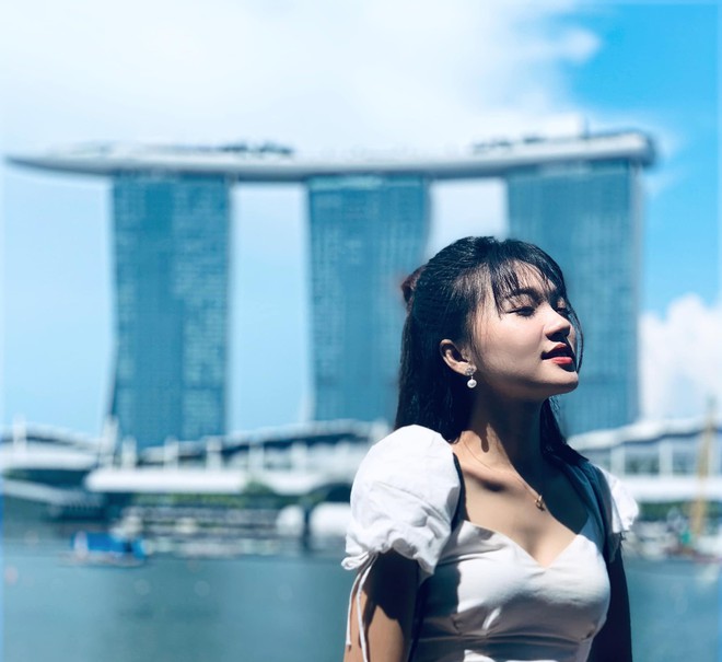 Ngọc Nữ đẹp xuất thần khi sang Singapore thăm nuôi bạn trai tin đồn Phan Văn Đức - Ảnh 3.