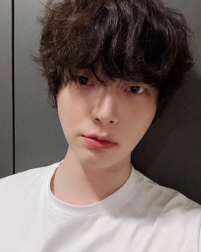 Cặp đôi hack tuổi đỉnh nhất Kbiz Goo Hye Sun và Ahn Jae Hyun: Nhìn loạt ảnh gần đây, ai nghĩ chồng đã 32, vợ U40? - Ảnh 11.