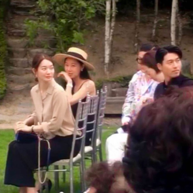 Đám cưới gây bão hội tụ 3 sao Hàn quyền lực: Hyun Bin bảnh bất chấp mọi camera, Gong Hyo Jin sexy bên Shin Min Ah - Ảnh 3.