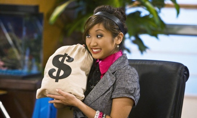 Không còn làm rich kid mẹ thiên hạ, London Tipton bị hành đến má nhận không ra trong phim mới - Ảnh 1.