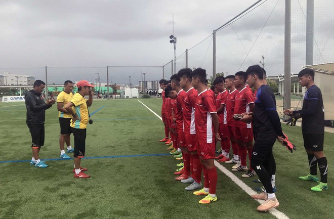 U15 Việt Nam tập buổi đầu tiên tại Nhật Bản, đội tuyển nữ đón tin vui từ các cầu thủ trụ cột - Ảnh 1.