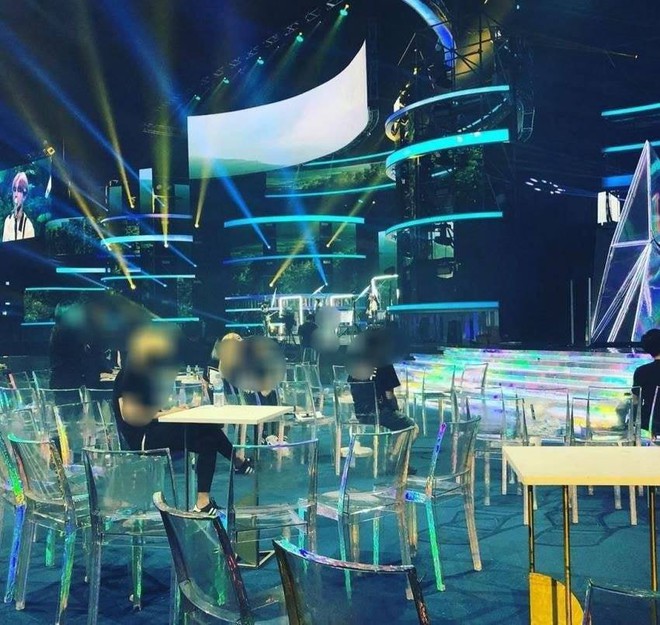 Tiết kiệm như Mnet: Produce X 101 vừa kết thúc, tiện lấy ghế thực tập sinh cho dàn nghệ sĩ khách mời ngồi tại MGMA - Ảnh 2.
