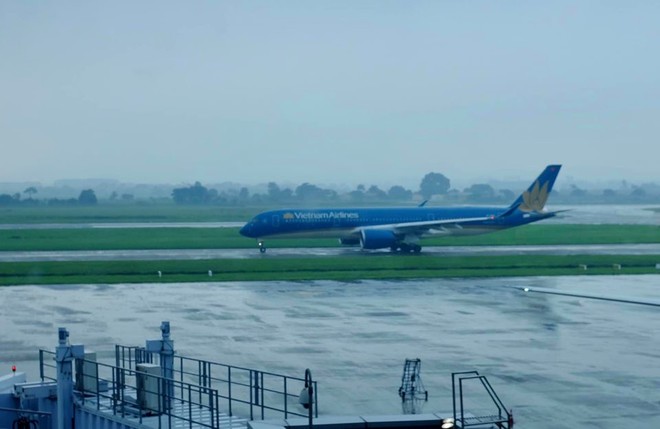 Vietnam Airlines điều chỉnh kế hoạch bay đi và đến sân bay Vân Đồn, Cát Bi do ảnh hưởng của cơn bão số 3 - Ảnh 1.