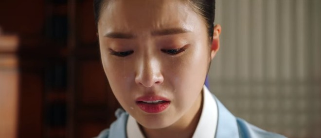 Tân Binh Học Sử Goo Hae Ryung: Cha Eun Woo trổ tài bắn cung trước mặt Shin Se Kyung, ai dè chỉ là múa rìu qua mắt thợ - Ảnh 14.