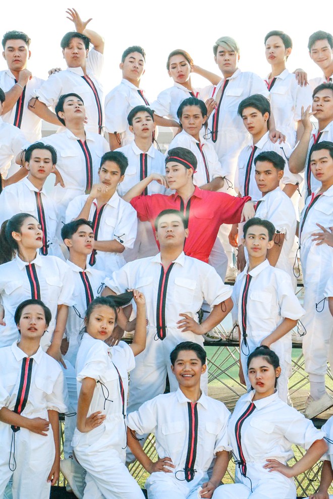 Đẳng cấp fan cứng Beyonc&eacute; của Tr&uacute;c Nh&acirc;n: mời dự họp b&aacute;o, &acirc;m thầm t&ocirc;n vinh thần tượng trong MV S&aacute;ng Mắt Chưa! - Ảnh 3.