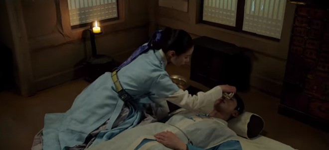 Tân Binh Học Sử Goo Hae Ryung: Cha Eun Woo trổ tài bắn cung trước mặt Shin Se Kyung, ai dè chỉ là múa rìu qua mắt thợ - Ảnh 3.