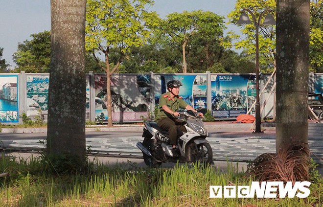 Ảnh: C&ocirc;ng an t&uacute;c trực ng&agrave;y đ&ecirc;m tại s&agrave;o huyệt đ&aacute;nh bạc 10.000 tỷ đồng của người Trung Quốc ở Hải Ph&ograve;ng - Ảnh 11.