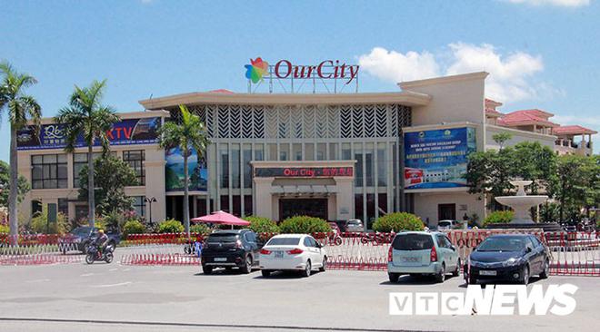 Ảnh: C&ocirc;ng an t&uacute;c trực ng&agrave;y đ&ecirc;m tại s&agrave;o huyệt đ&aacute;nh bạc 10.000 tỷ đồng của người Trung Quốc ở Hải Ph&ograve;ng - Ảnh 13.