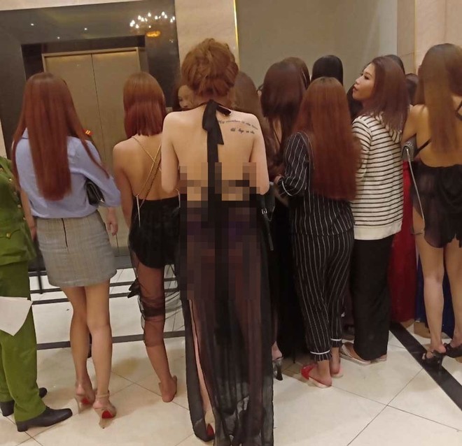 Cảnh đời nữ tiếp vi&ecirc;n ở những tụ điểm ăn chơi nổi tiếng S&agrave;i G&ograve;n - Ảnh 3.