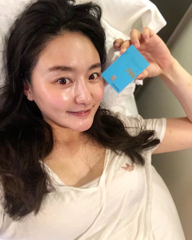 B&aacute;c sĩ của &ldquo;nữ ho&agrave;ng nhạc Pop&rdquo; Madonna h&eacute; lộ 6 th&oacute;i quen khiến l&agrave;n da l&atilde;o h&oacute;a thần tốc, điều số 1 cực nhiều người mắc phải - Ảnh 6.