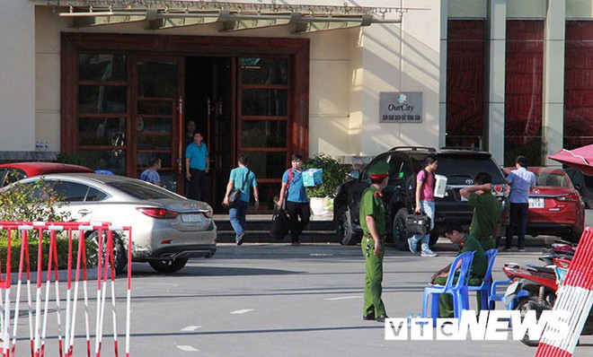 Ảnh: C&ocirc;ng an t&uacute;c trực ng&agrave;y đ&ecirc;m tại s&agrave;o huyệt đ&aacute;nh bạc 10.000 tỷ đồng của người Trung Quốc ở Hải Ph&ograve;ng - Ảnh 8.