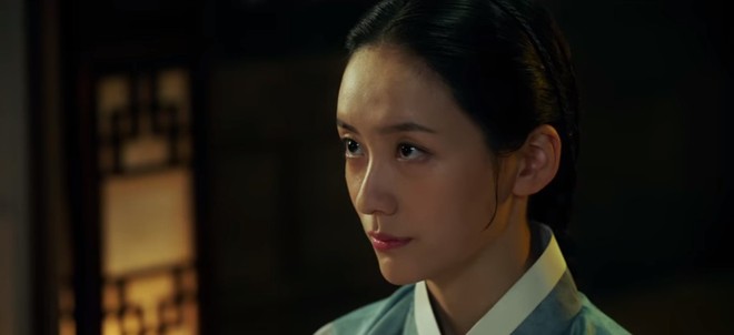Tân Binh Học Sử Goo Hae Ryung: Cha Eun Woo trổ tài bắn cung trước mặt Shin Se Kyung, ai dè chỉ là múa rìu qua mắt thợ - Ảnh 10.