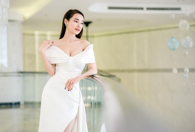 Hậu thừa nhận đ&atilde; sinh con, Nh&atilde; Phương thoải m&aacute;i xuất hiện với v&ograve;ng 1 o &eacute;p đến &ldquo;bức người&rdquo; - Ảnh 1.