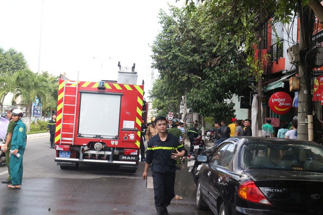 Cháy lớn tại văn phòng ở Đà Nẵng, nhiều tài sản bị thiêu rụi - Ảnh 2.