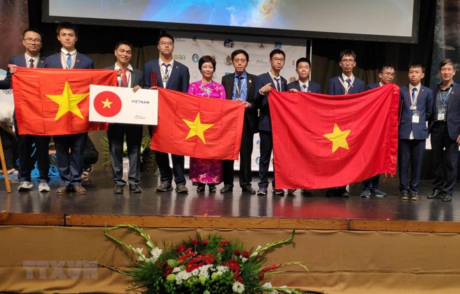 Việt Nam giành 1 Huy chương Vàng, 3 Huy chương Bạc tại IOAA 2019 - Ảnh 1.