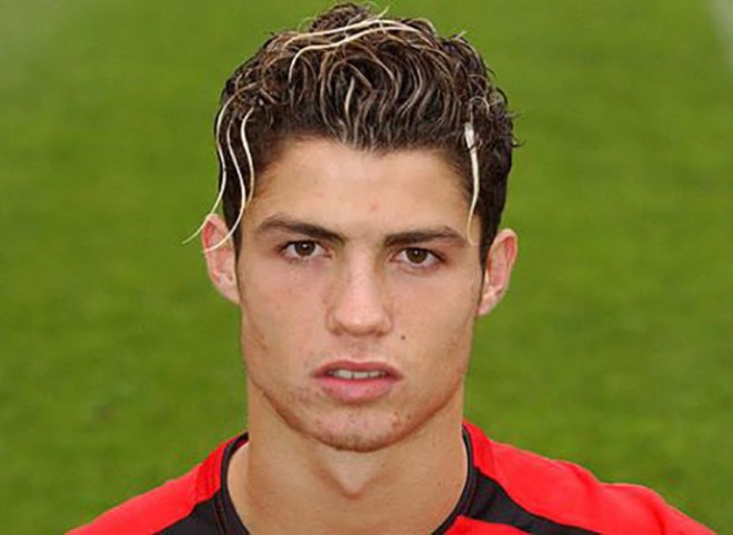 Hãy xem hình ảnh của Ronaldo trẻ trâu để cảm nhận sức trẻ và nhiệt huyết của ngôi sao bóng đá nổi tiếng này.