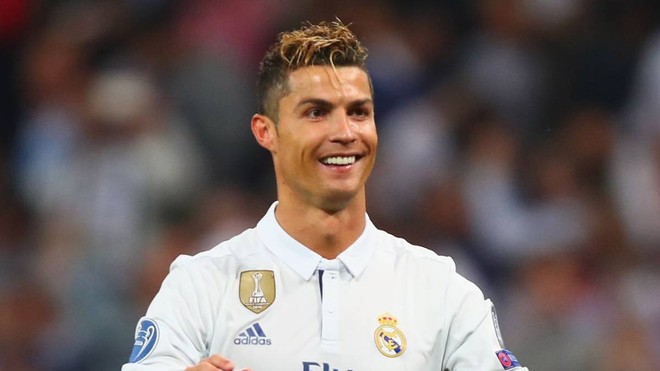 Nếu bạn muốn thấy Ronaldo cười sảng khoái và đầy năng lượng trẻ trâu, hãy xem những bức ảnh đáng yêu này. Ronaldo không chỉ là một cầu thủ xuất sắc, mà còn là một idol thực sự mà bạn có thể nhìn lên và lấy cảm hứng. Đừng bỏ lỡ cơ hội để thấy Ronaldo đầy trẻ trung và lạc quan nhất.