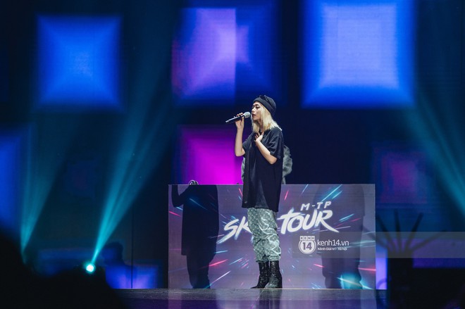 Đ&ecirc;m diễn cuối Sky Tour: Sơn T&ugrave;ng M-TP chết trong sự ngọt ng&agrave;o của H&agrave; Nội, Justatee chiếm trọn tr&aacute;i tim Sky - Ảnh 10.