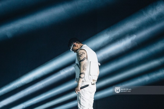 Đ&ecirc;m diễn cuối Sky Tour: Sơn T&ugrave;ng M-TP chết trong sự ngọt ng&agrave;o của H&agrave; Nội, Justatee chiếm trọn tr&aacute;i tim Sky - Ảnh 14.
