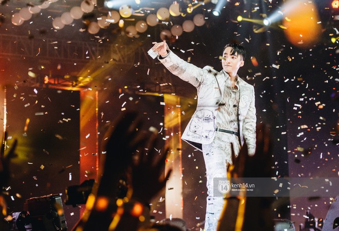 Đ&ecirc;m diễn cuối Sky Tour: Sơn T&ugrave;ng M-TP chết trong sự ngọt ng&agrave;o của H&agrave; Nội, Justatee chiếm trọn tr&aacute;i tim Sky - Ảnh 16.