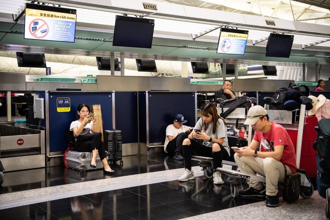 Đây là những việc mà du khách cần làm nếu chẳng may bị hoãn chuyến bay ở Hong Kong trong thời gian này - Ảnh 2.