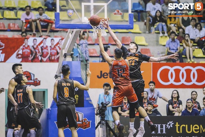 Ngoại binh đẹp trai nhất VBA trở lại, Thang Long Warriors chia tay Jaywuan Hill trước thềm playoffs - Ảnh 1.