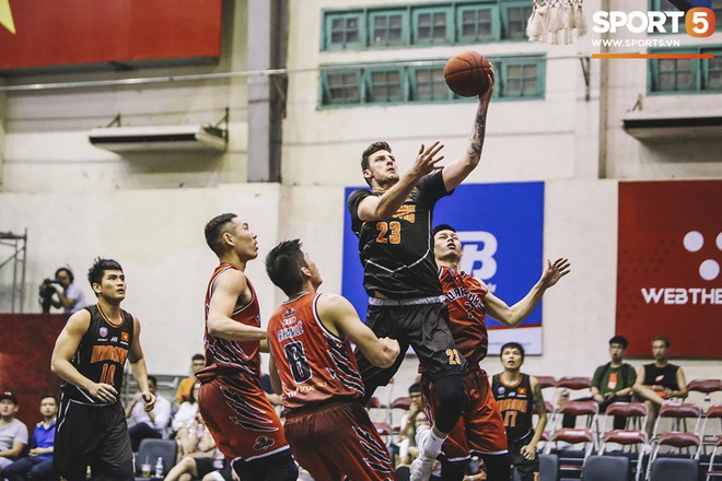 Ngoại binh đẹp trai nhất VBA trở lại, Thang Long Warriors chia tay Jaywuan Hill trước thềm playoffs - Ảnh 2.