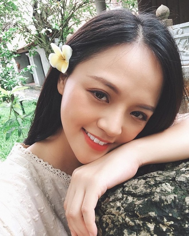 C&ugrave;ng một lối makeup nhẹ nh&agrave;ng nhưng ngo&agrave;i đời chị Huệ lại c&oacute; kỹ nghệ hack tuổi si&ecirc;u đỉnh chứ kh&ocirc;ng mờ nhạt như trong phim - Ảnh 3.