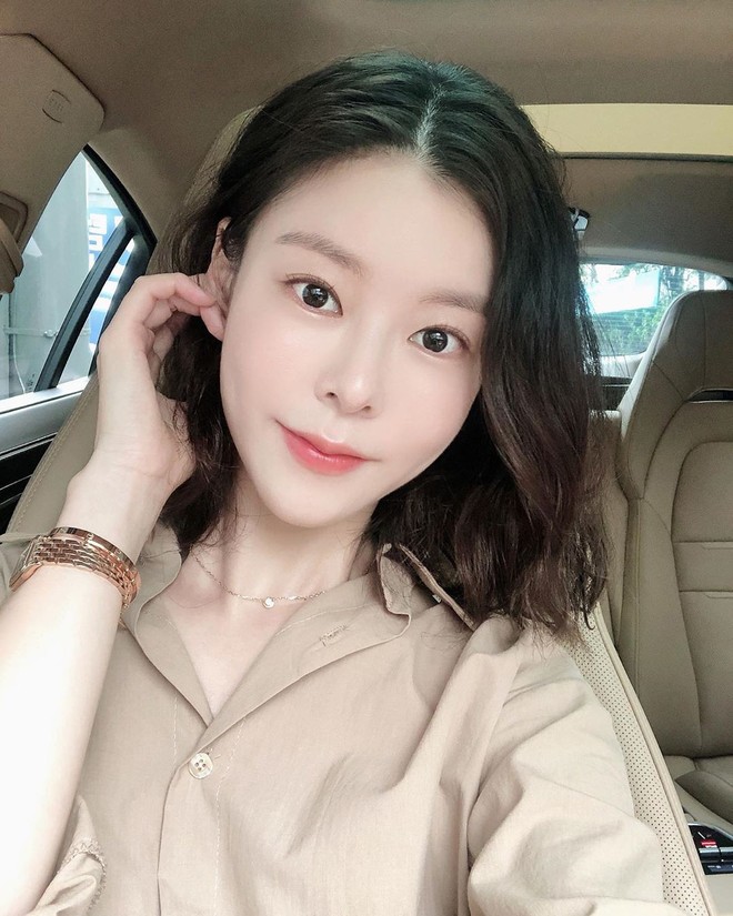 Kem chống nắng quan trọng đến mức b&aacute;c sĩ da liễu nổi tiếng phải đặt b&aacute;o thức để nhắc thoa lại - Ảnh 3.