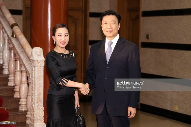 C&ocirc;ng ch&uacute;a cả của Vua Th&aacute;i: kh&ocirc;ng tranh ng&ocirc;i nữ ho&agrave;ng phong c&aacute;ch m&agrave; nhu m&igrave; đ&uacute;ng chuẩn style người thương thuyết - Ảnh 6.