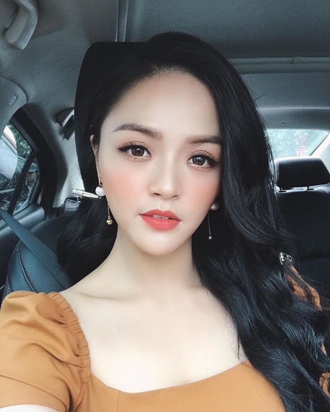 C&ugrave;ng một lối makeup nhẹ nh&agrave;ng nhưng ngo&agrave;i đời chị Huệ lại c&oacute; kỹ nghệ hack tuổi si&ecirc;u đỉnh chứ kh&ocirc;ng mờ nhạt như trong phim - Ảnh 7.