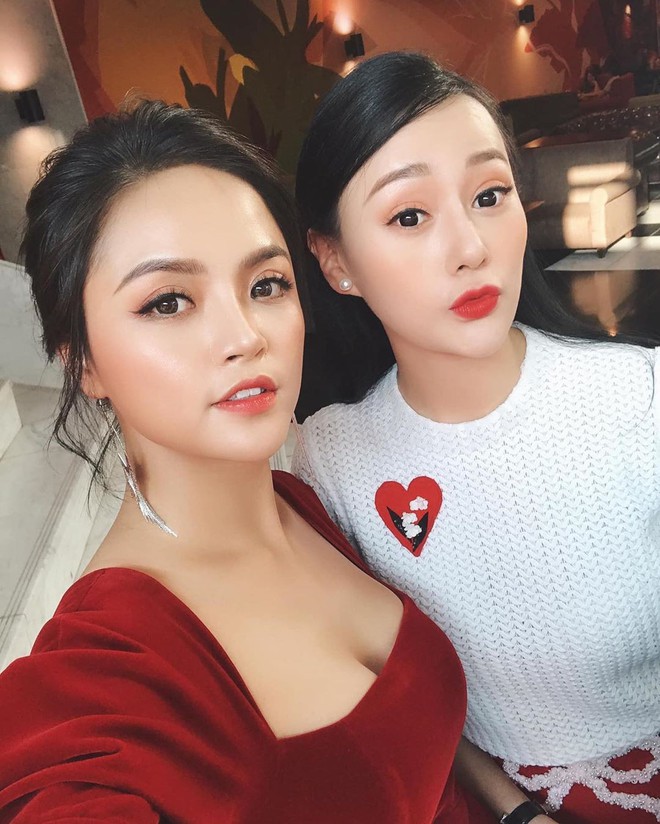 C&ugrave;ng một lối makeup nhẹ nh&agrave;ng nhưng ngo&agrave;i đời chị Huệ lại c&oacute; kỹ nghệ hack tuổi si&ecirc;u đỉnh chứ kh&ocirc;ng mờ nhạt như trong phim - Ảnh 8.