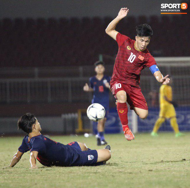 Cầu thủ U18 Việt Nam và U18 Thái Lan lao vào nhau, đòi ăn thua đủ trong trận đấu nghẹt thở tại giải vô địch Đông Nam Á - Ảnh 7.