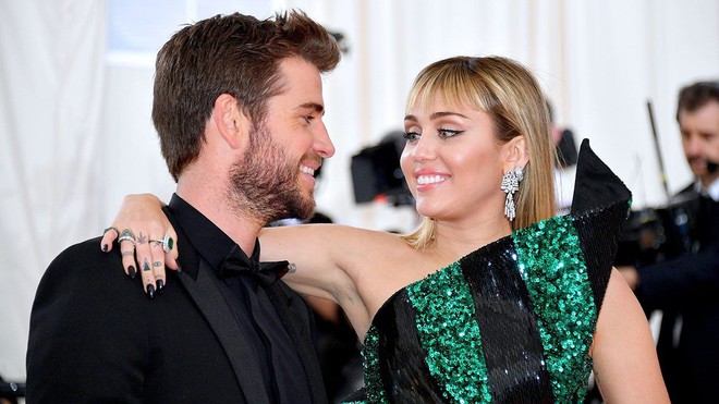 Cảm xúc Liam trước - sau khi chứng kiến Miley Cyrus hôn bạn đồng giới: Đau đớn, những tưởng có thể ở bên nhau mãi! - Ảnh 1.