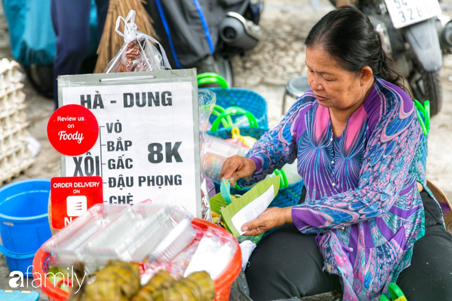 Hàng xôi sầu riêng siêu đắt bất ngờ được cả Sài Gòn biết tới, cứ 3 tiếng là bán sạch gần chục kg xôi, mấy chục kg sầu riêng, nhìn hấp dẫn đến nỗi ai cũng muốn chụp hình - Ảnh 12.