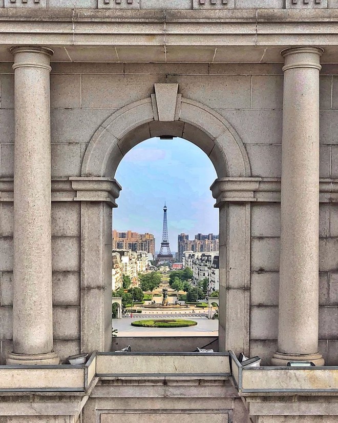 Sửng sốt với tiểu Paris “sao y bản chính” của Trung Quốc: Vẻ ngoài giống nhau đến kinh ngạc nhưng liệu có so được với bản gốc? - Ảnh 45.