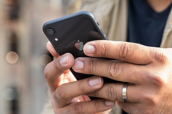 Bị gạch đá quá nhiều, Apple buộc phải thanh minh lý do hút máu người dùng về việc thay pin iPhone bên ngoài - Ảnh 3.
