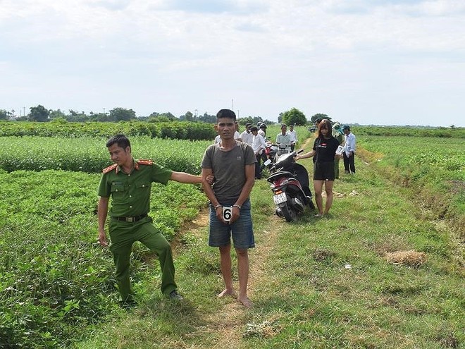 Ngáo đá chống trả công an bằng mã tấu khi bị vây bắt - Ảnh 1.