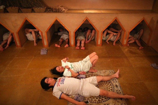 X&ocirc;ng hơi Jjimjibang H&agrave;n Quốc: Buộc phải trần như nhộng khiến người nước ngo&agrave;i sốc nặng nhưng lại chứa đựng n&eacute;t văn h&oacute;a tr&uacute;t bỏ khoảng c&aacute;ch đầy &yacute; nghĩa - Ảnh 2.
