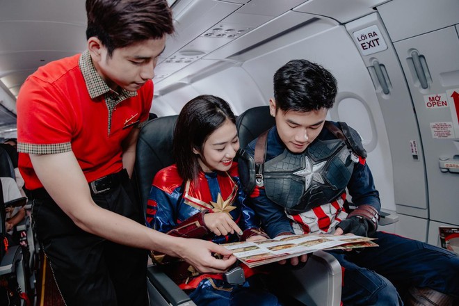 Chuyện nh&agrave; Trang Lou - T&ugrave;ng Sơn vi vu Đ&agrave; Nẵng: Xo&agrave;i l&agrave;m hướng dẫn vi&ecirc;n, anh bố chị mẹ h&oacute;a trang th&agrave;nh si&ecirc;u nh&acirc;n đi m&aacute;y bay? - Ảnh 10.