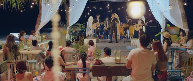 Thầy gi&aacute;o Đỗ An l&agrave;m nữ sinh Han Sara... hai vạch trong teaser Si&ecirc;u Quậy D&iacute;nh Bầu? - Ảnh 8.