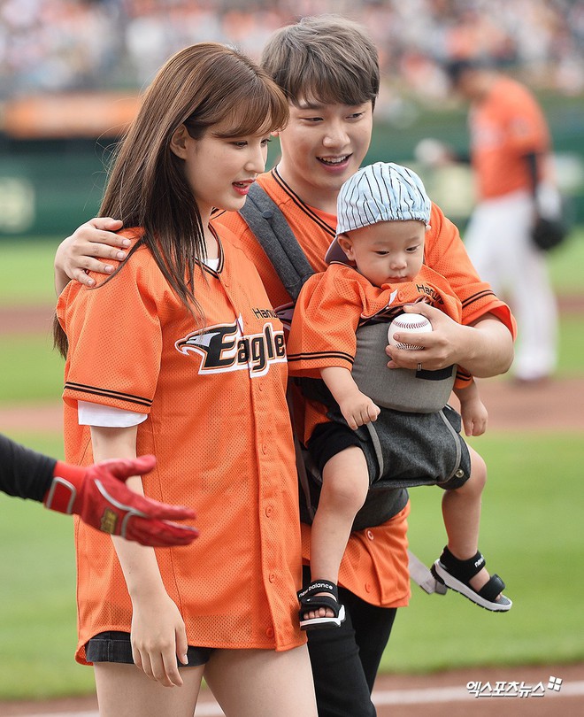 Thần tốc như cặp bố mẹ trẻ nhất Kbiz: Minhwan và nữ idol ngực khủng sắp đón con thứ 2 chỉ sau 1 năm kết hôn - Ảnh 2.
