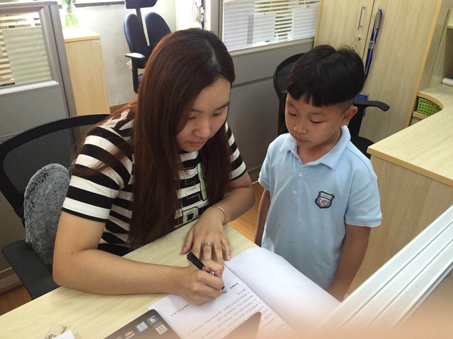 Từ lời n&oacute;i dối của bản th&acirc;n, c&ocirc; gi&aacute;o đ&atilde; gi&uacute;p vực dậy tinh thần cho cậu học tr&ograve; nhỏ, v&agrave; đ&uacute;c kết được b&agrave;i học kinh nghiệm cho ch&iacute;nh m&igrave;nh - Ảnh 1.