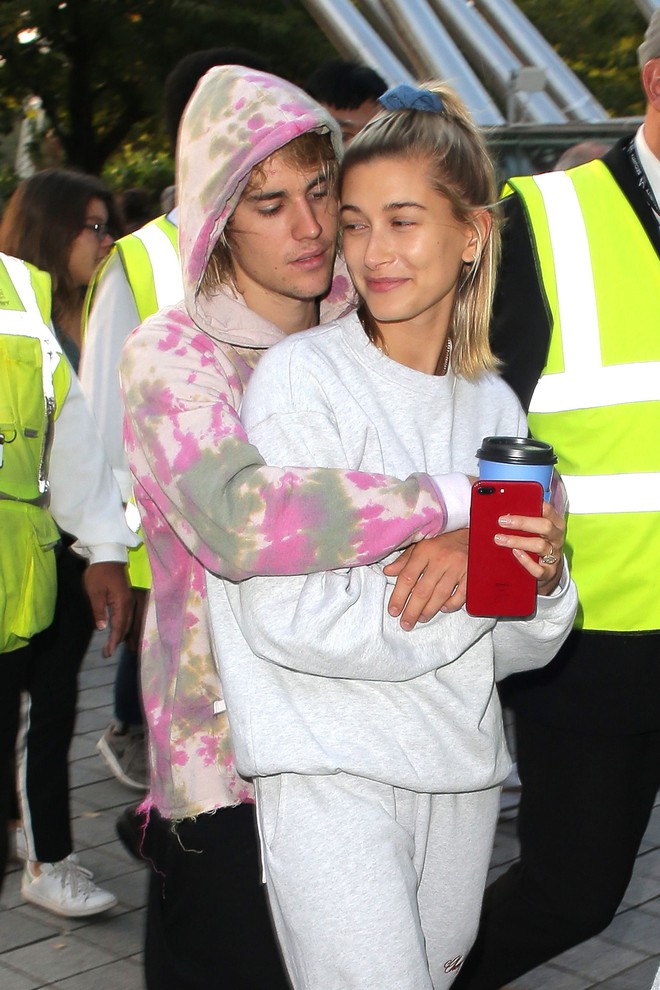 Ch&igrave;a kho&aacute; giữa lửa t&igrave;nh y&ecirc;u của Justin Bieber: Thứ nhất nịnh vợ, thứ hai đội vợ l&ecirc;n đầu, trường sinh bất tử - Ảnh 7.