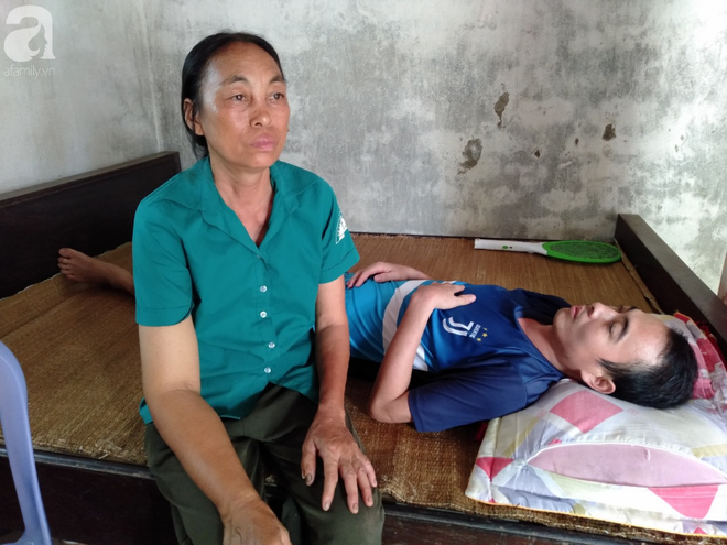 Lời khẩn cầu của người mẹ ung thư mong chữa bệnh cho con trai suy thận: Nếu phải chết, t&ocirc;i xin được chết thay con - Ảnh 2.