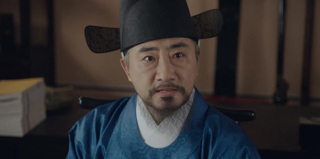 Tân Binh Sử Học Goo Hae Ryung: Shin Se Kyung lén lút làm bậy nhưng gương mặt phản chủ đã tố giác tất cả - Ảnh 7.