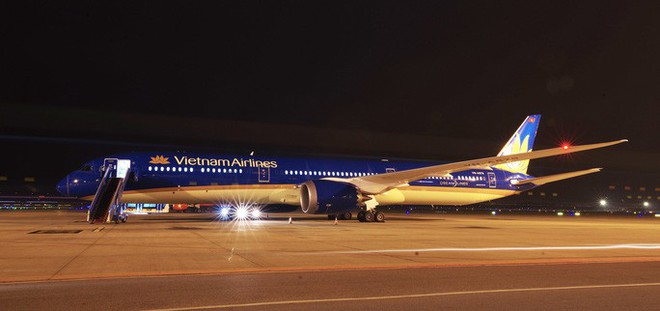 Siêu máy bay Boeing 787-10 lớn nhất Việt Nam đáp xuống Nội Bài - Ảnh 1.