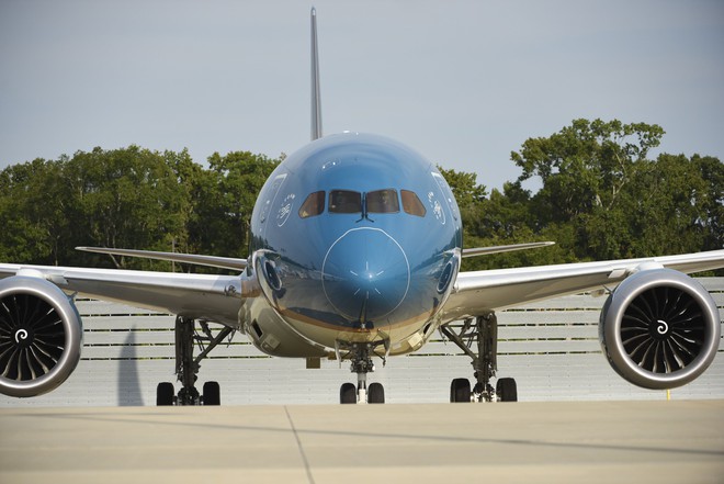 Siêu máy bay Boeing 787-10 lớn nhất Việt Nam đáp xuống Nội Bài - Ảnh 4.