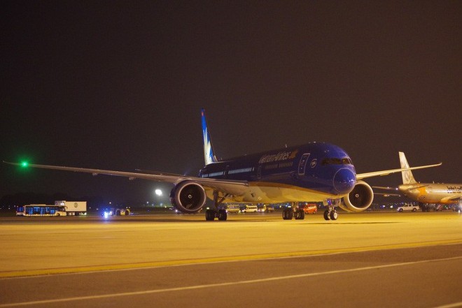 Siêu máy bay Boeing 787-10 lớn nhất Việt Nam đáp xuống Nội Bài - Ảnh 2.