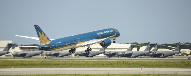 Si&ecirc;u m&aacute;y bay Boeing 787-10 lớn nhất Việt Nam đ&aacute;p xuống Nội B&agrave;i - Ảnh 5.